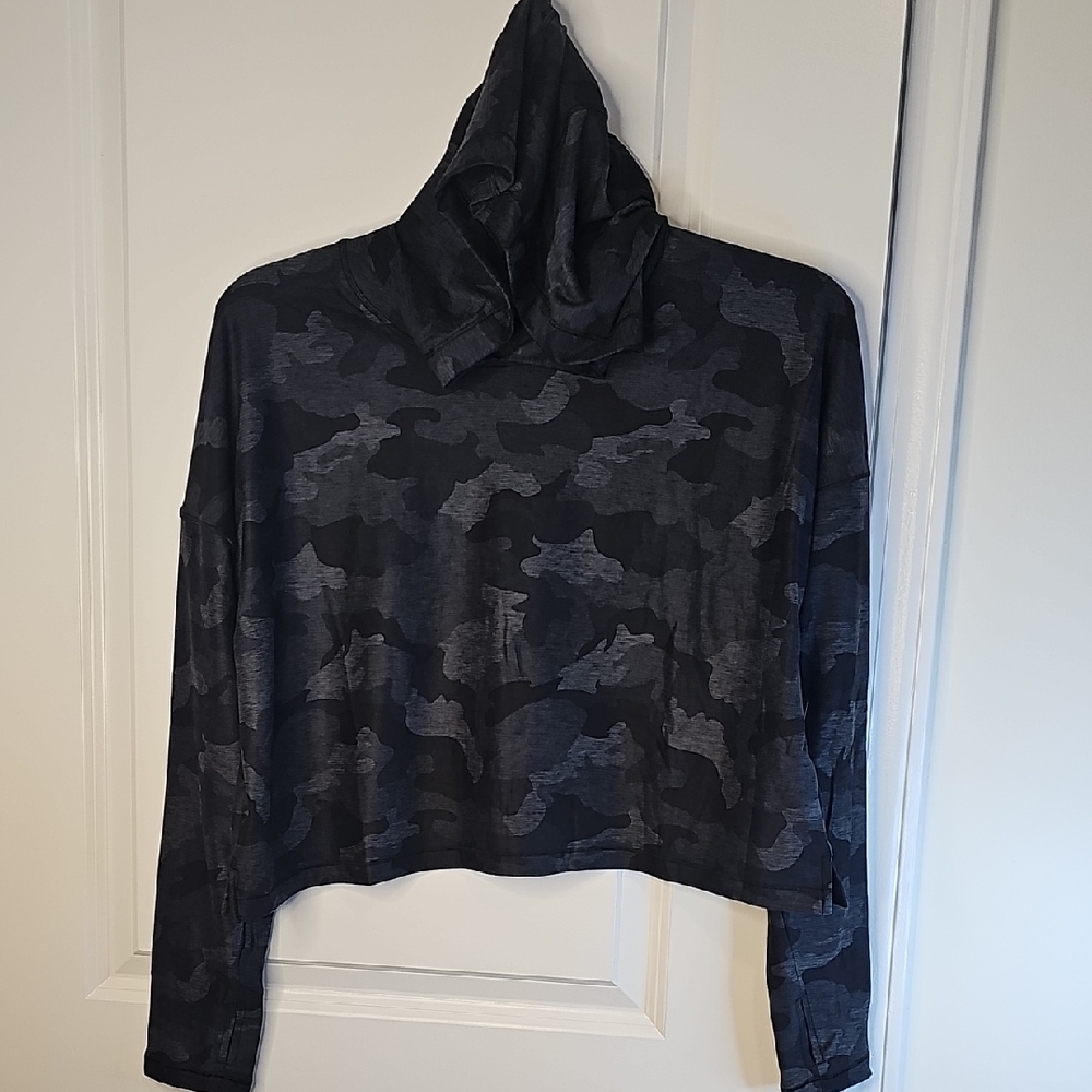 Yogalicious Women's Lux Gray Hoodie Size‎ M NWT